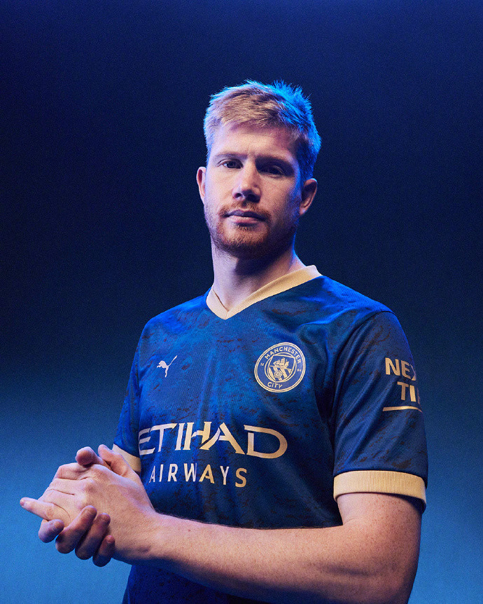 进球机器！2025年俱乐部+国家队凯恩65场比赛轰入60球（凯恩太猛：2025年代表俱乐部与国家队65战斩获60球）