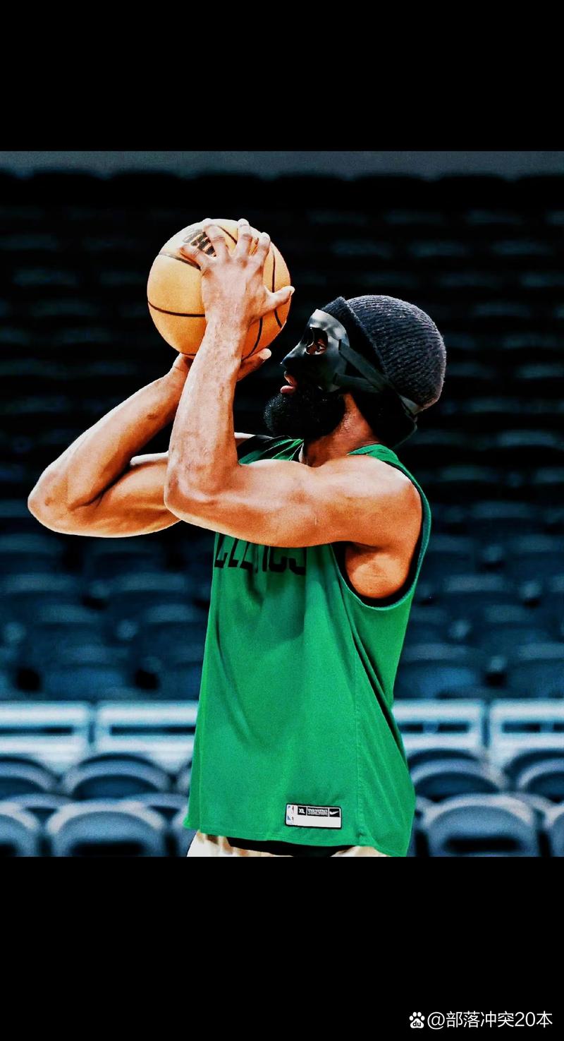 克里斯自投自补展现惊人技艺（克里斯自投自抢彰显超凡身手）