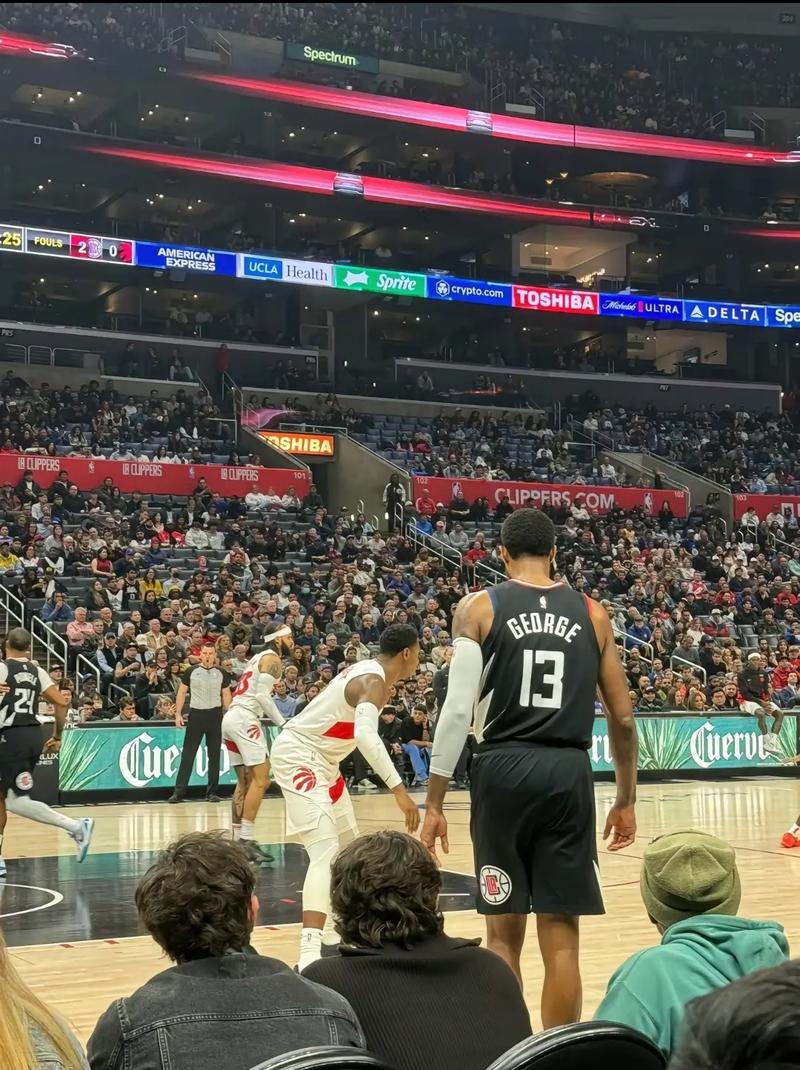 NBA常规赛战报：快船客场险胜雷霆,（NBA常规赛：快船客场惊险击败雷霆）