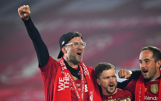 川普狂喜，乡下人乐队将在世界杯抽签仪式结束后表演《YMCA》（特朗普喜不自禁：世界杯抽签仪式落幕后，乡下人乐队将献唱《YMCA）