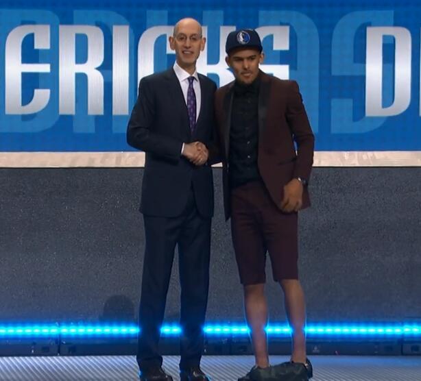 总是关键时刻疲软！卢：有时候少丢一个前场板 我们就能咬住比赛（关键时段总掉链子？卢：少丢一个前场篮板就能咬住比分）