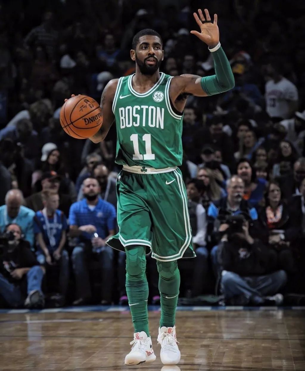 亚冠成都蓉城VS神户胜利船：周定洋坐镇 韦世豪+德尔加多领衔进攻（亚冠成都蓉城战神户胜利船：周定洋压阵，韦世豪搭档德尔加多领衔进攻）