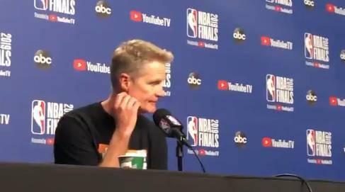 【壁纸】——梅西&哈维，巴萨时光（壁纸：梅西与哈维的巴萨岁月）