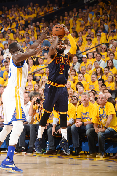 湖人浓眉哥篮下统治球队获胜（浓眉制霸内线，助湖人取胜）