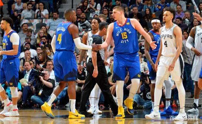 文班亚马发挥出色，成为比赛焦点（文班亚马状态火热，抢尽赛场风头）