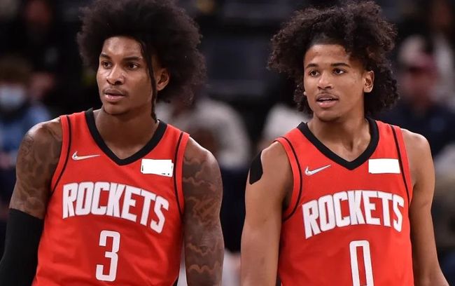 英超战报：B费2射1传，姆伯莫破门，曼联4-1狼队（英超快讯：B费梅开二度送助攻，姆伯莫破门，曼联4比1击退狼队）