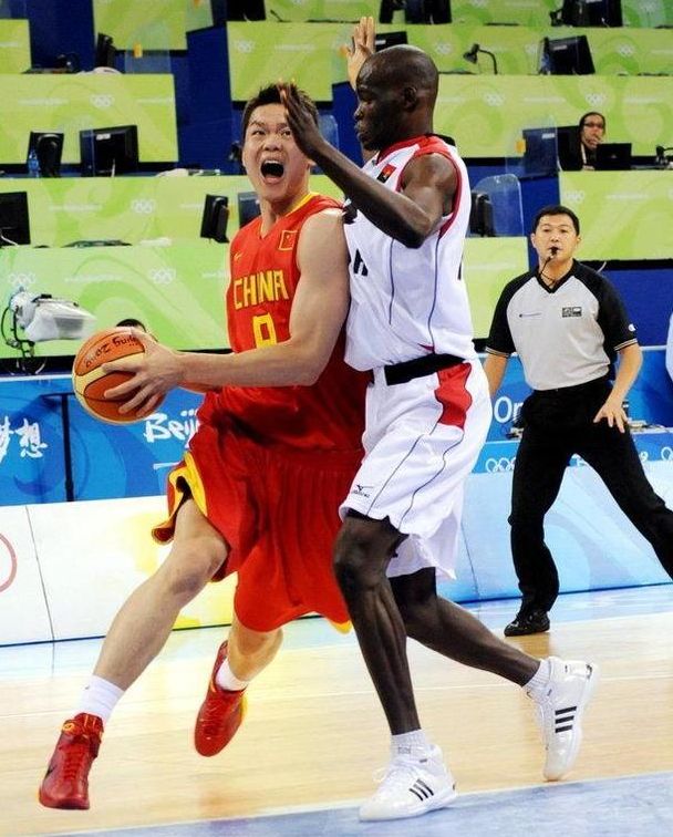 梅西是否参加世界杯？斯卡洛尼：我不知道；踢安哥拉他会出场（梅西世界杯前景未明 斯卡洛尼：对阵安哥拉将出场）