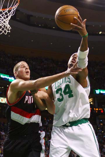 西甲半场：姆巴佩破门，贝林进球被吹，皇马1-0阿拉维斯（半场战报：姆巴佩建功，贝林汉姆进球无效，皇马暂1-0阿拉维斯）