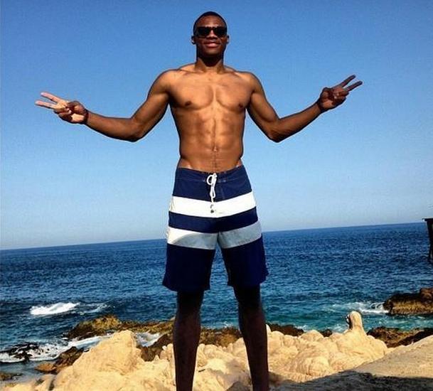 杰伦·约翰逊拿到17+11+6，出现高达7次失误（杰伦·约翰逊17分11板6助攻，失误达7次）