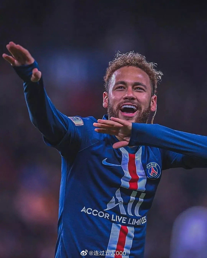 马斯坦托诺受伤后，皇马陷入困局。 ​（马斯坦托诺伤退，皇马陷入困境）