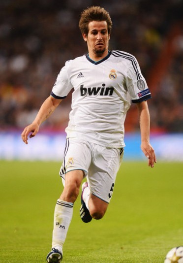 阿森纳欧冠小组／联赛阶段取得10连胜，仅次于拜仁和利物浦（阿森纳欧冠小组赛及联赛阶段豪取10连胜，位列拜仁、利物浦之后）