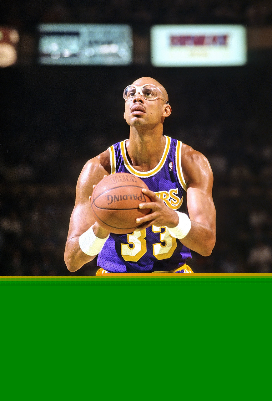 曼联对阵埃弗顿豪取42胜，太妃糖本赛季平均首发年龄最大（曼联对埃弗顿已取42场胜利，太妃糖本季首发平均年龄居首）