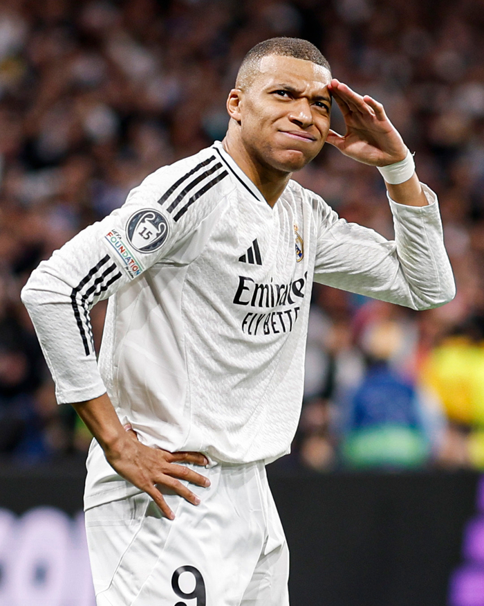 继续火热状态！陈盈骏半场8中7&三分6中5砍下21分 首节12分（陈盈骏延续火热手感：半场8投7中、三分6投5中斩获21分，首节独得12分）