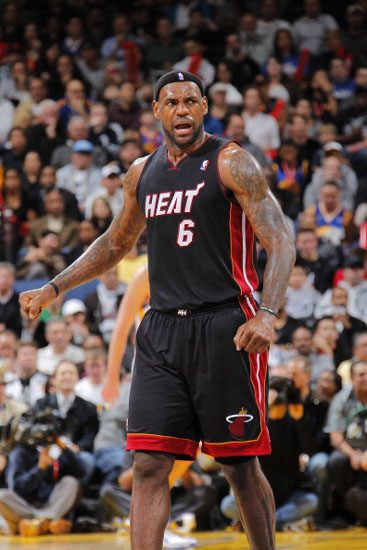 未来可期！奎因+费尔斯均得分20+，投篮命中率皆超50%（前景光明！奎因与费尔斯各砍20+，投篮命中率双双破50%）