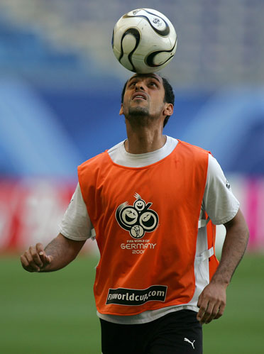 世体：施洛特贝克仍犹豫与多特续约，皇马与巴萨将争夺他（世体：施洛特贝克续约多特仍观望，皇马巴萨拟展开争夺）