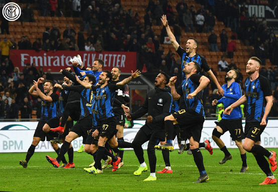 赫拉芬贝赫：我希望能继续和萨拉赫踢球，不知道未来会发生啥（赫拉芬贝赫：盼与萨拉赫继续并肩作战，未来走向尚未可知）