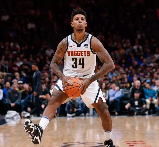 加纳国脚弗朗西斯已经在日本接受手术，之后将返回法国康复（加纳国脚弗朗西斯已在日本完成手术，将赴法国康复）