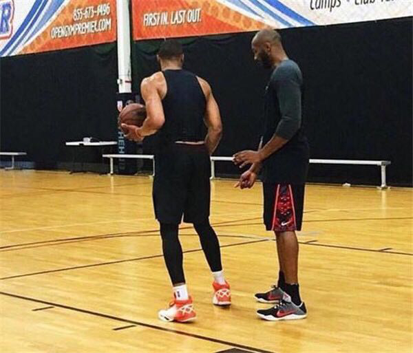 西甲战报：莫雷诺、奥卢瓦塞伊破门，黄潜2-1马略卡（西甲：黄潜2-1击退马略卡，莫雷诺与奥卢瓦塞伊建功）