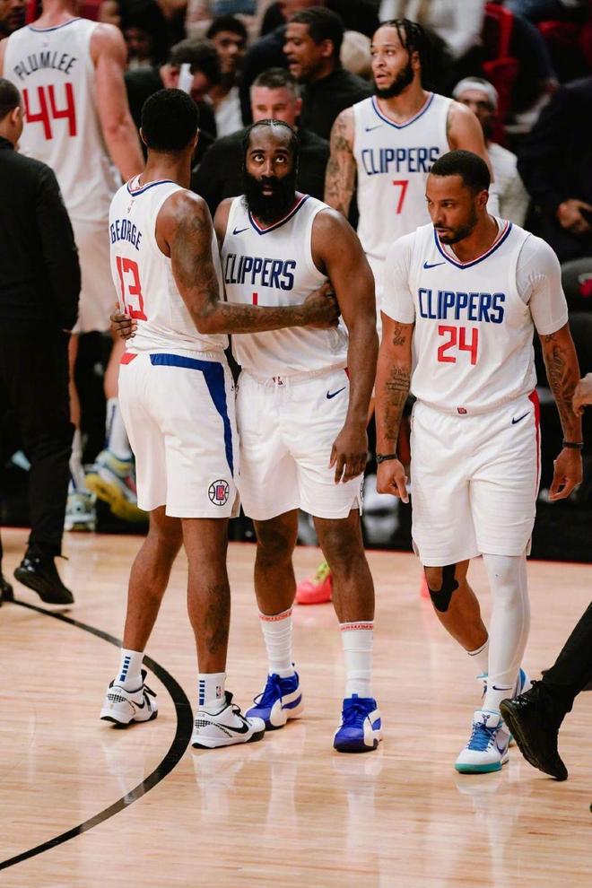 特林康：C罗在葡萄牙队首发完全合理，他能吸引防守注意力（特林康：C罗首发合情合理，他的存在能牵制防线注意力）